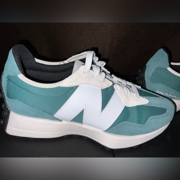 New Balance 327 Men 9/WMS 10.5 NWOB New Spruce Never Worn green white off-white - Picture 2 of 15